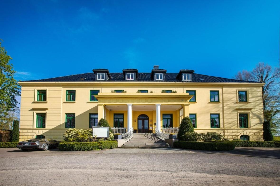 Hotel Schloss Harkensee 3*